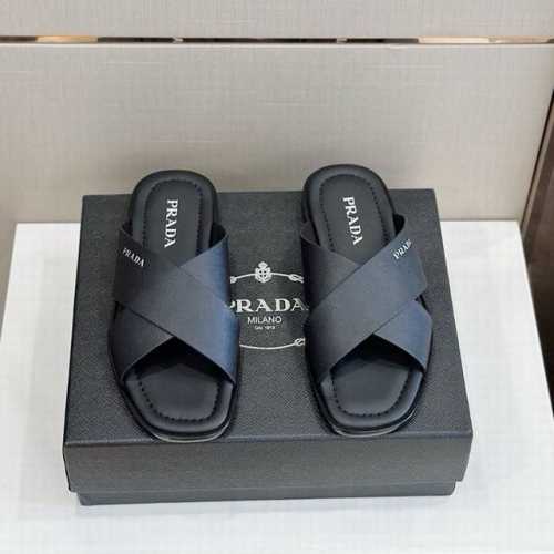 Prad 真皮底p: Size:39-45 38.45定做 普拉达最新拖鞋官网同步-真皮大底 这款拖鞋以品牌独特的标志性saffiano牛皮打造，品牌徽标跃于双