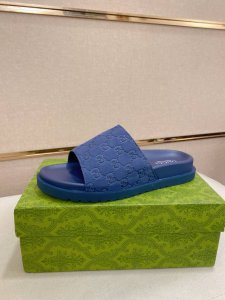 工厂P价 古奇顶级代购 男士春夏拖鞋专柜同步 鞋面意大利进口牛皮搭配古奇双G布料，标志图形高品质工艺，鞋底：原厂特供原版底，独家活动成型底超级舒适，原厂跟单货，