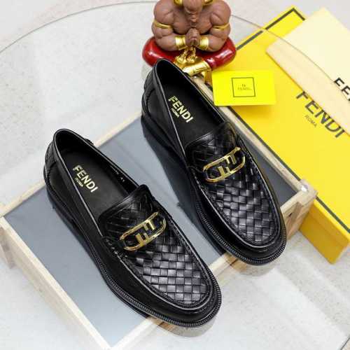 工厂价 FENDI 最新男士正装皮鞋经典系列不容错过头层采用进口头层牛皮原单品质，皮质光滑细腻版型超赞，完美流线型轮廓皮内里，黑色，码数38-45