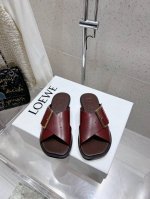 代购级 Loewe 罗意威 25Ss 春夏新品 交叉 方扣 拖鞋 疯狂种草简约设计感觉更干净优雅 让你念念不忘 颜色也很耐看漂亮，上脚瞬间气质十足气场，简直无敌