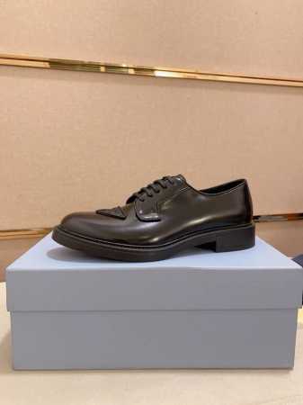 工厂P价 牛皮内里 顶级版本高品质新款Prada 普拉达 专柜同步上市， 新款男鞋、面料精选漆面头层牛皮，纯手工工艺制作而成。内里:全牛皮内里。高端开模防滑气垫 - 点击图像关闭