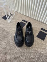 Prada 普拉达 秋冬新款黑色开边珠厚底休闲鞋 刘雯众多网红上脚，““Rad这款松糕厚底鞋今年非常 爆，穿上 增高 休闲两不失误，清爽的表现足以表达对的个个细