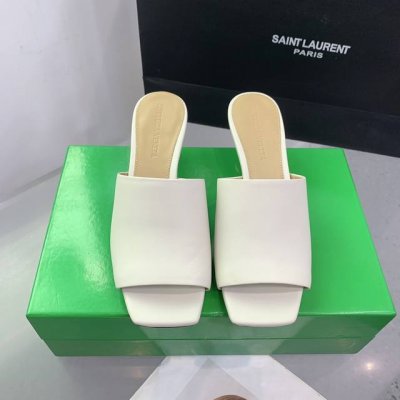 Bv Knot系列金属跟高跟拖鞋 这款方头拖鞋简直就是平底鞋的天花板啦 金属麻花跟 为了稳固耐穿特意采用特殊工艺 消除心理阴影 耐穿舒适 简约一块皮 性感舒适
