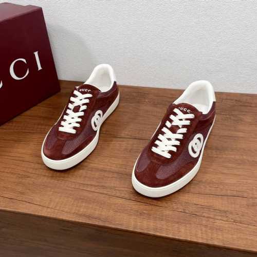 编码： 情侣款 Gucci 古驰 新款互扣式双g拼接运动鞋 作为gucci Lido系列的一部分，这件单品从意大利海岸的夏日风情和海滩俱乐部汲取灵感。这款运动鞋