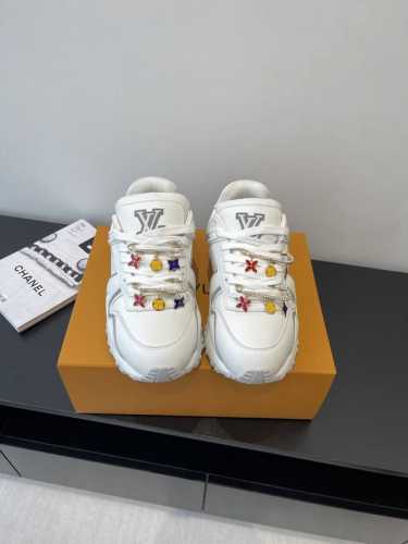 顶级版本 配饰60 Louis Vuitton Runaway Maxi 运动鞋 面包鞋 Lv Runaway Maxi 黑白配色的胖丁 这个胖胖呼呼的好可爱