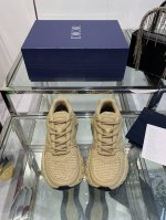 560Dior 迪奥 B35最新款老爹运动鞋 老爹鞋 以时髦复古风格丰富经典系列。精心制作，可全年与休闲造型搭配 顺应复古市场的趋势的 Dad Shoes风格鞋