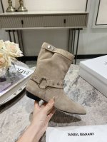Isabel Marant 伊莎贝尔尖头马鞍扣按扣褶皱平底套筒短靴 铆钉短靴。简约百搭款。材质：鞋面:头层小牛皮 牛反绒。牛皮内里，真皮大底。 码数：35-39