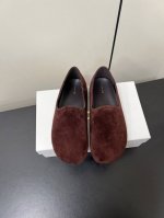 therow 25Ss 春夏新款 乐福鞋 高级感的正确打开方式！简洁又时髦 做工精细 真的一定要入手 真的很绝 越是看似简单的款越考验做工 版型之最！ 鞋面采用