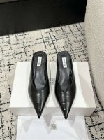 Toteme 25ss 春夏新款 后空凉鞋 拖鞋 坡跟穆勒鞋进口皮高级舒适，配女神们的半身裙，不规则的弧形尖头，晚宴系列专属高跟鞋贯穿整季lookbook完全戳