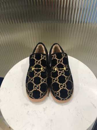 GUCCI 官网新款 女士 秋冬羊毛乐福鞋 毛呢面配五金澳洲羊皮毛一体泰迪卷羊毛内里 舒适保暖吸汗 ， 颜色：6色出 码数：35～41# 42码可定做 - 点击图像关闭