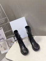 Dior迪奥秋冬走秀新款 马丁靴 原版拆解开发细节完美 全新皮饰扣以靴精致纹理细节 匠心搭配多样色彩 彰显潮流前卫风格 帅气有型 焕发运动时尚型格 面料:原版定