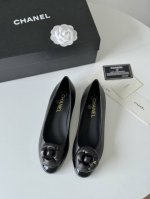 出厂价 代购级 Chanel 春夏新品山茶花单鞋系列 这一季山茶花系列真的超美 香奶奶家一贯的优雅名媛气质 高级感十足！上脚非常Nice～ 不管光脚穿或搭配裙装