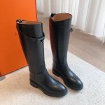 HERME S 经典kelly长靴ss2024秋冬款 经典kelly半，原版小牛皮材料，不同颜色搭配，真的是好看极了，养马富婆必备品！ 内里小羊皮，鞋底意大利进