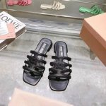 Miumi*2025Ss春夏新款平底小羊皮凉鞋拖鞋 顶级版本 Zp开发 原版拆卸 对版进口羊皮秒杀市面普通版本，Miumiu真的太少女啦！小羊皮超级软糯 舒适度