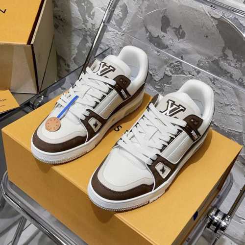 顶级代购版本 #情侣码 LV trainer 情侣限定系列休闲运动篮球鞋 颜值担当 上脚帅炸，每个颜色都是巨巨巨好看！潮人必备单品 原版订制压纹粒面小牛皮 非市