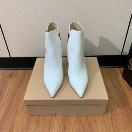 Gianvit* Ross* 尖头高跟短靴。精致的鞋楦，款式时尚。女人味十足。非常值得推荐给你们 材质：鞋面1羊京2羊皮。羊皮内里及垫脚，真皮大底。跟高8.5c - 点击图像关闭