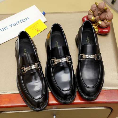 Louis Vuitton 路易威登 新款官网爆款！原版一比一复刻，那种沉稳内涵儒雅的品味无法言喻的开启时尚鞋履的旅程从容应对各种场合！大牌的气势不言而明！上脚