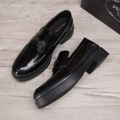 工厂p价 prada 普拉达商务皮鞋 正码码数: 38-44 45.46订制 商品材料：精选 进口牛皮鞋面，进口水染牛皮内里。强烈立体视觉效果，组合大底 颜 色