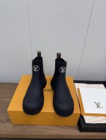 Lv驴牌24秋冬季新款马丁靴系列_ 顶级 网红明星同款，小红书热推。保暖秋冬短靴 原版细节，超正版型，超级好看，上脚超大气，自带气质，鞋面牛皮复杂工艺拼接，时尚