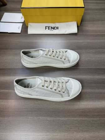 Fen** 芬家* -高端品质 原单情侣装 -鞋面：品牌图腾布匹、品牌织带包边工艺 -内里：水染牛皮，垫脚；高韧性帆布 -大底：原版 Tpr.橡胶；双色成型大底 - 点击图像关闭