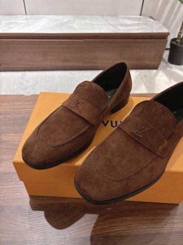 louis Vuitton Lv男士精品皮鞋，顶级品质，鞋面牛皮，水染牛皮内里，真皮大底，码数39-44 38.45.46定做不退不换