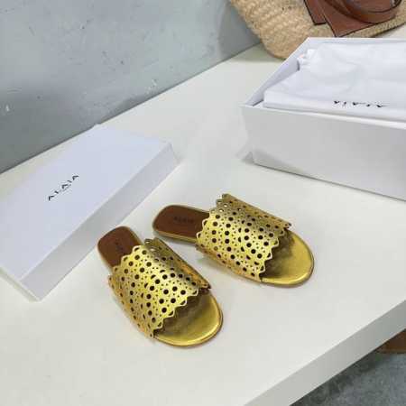 高品质出厂平底 ！小众潮牌顶级品质！Alaia阿莱亚25春夏新款经典复古镂空雕花平底、粗跟拖鞋系列 满满的少女风 既摩登又复古的味道 非常的简约大气 不管是半身 - 点击图像关闭
