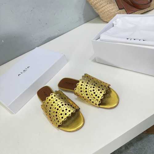 高品质出厂平底 ！小众潮牌顶级品质！Alaia阿莱亚25春夏新款经典复古镂空雕花平底、粗跟拖鞋系列 满满的少女风 既摩登又复古的味道 非常的简约大气 不管是半身