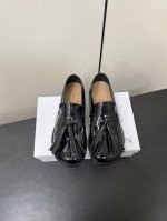 Jwanderson 25 春夏新款 灯笼结平底乐福鞋 鞋面有夸大的灯笼鞋，幽默十足的鞋头带着一种不顾他人的可爱，走起来，鞋面的两只小穗走起来也十分欢快！采用开
