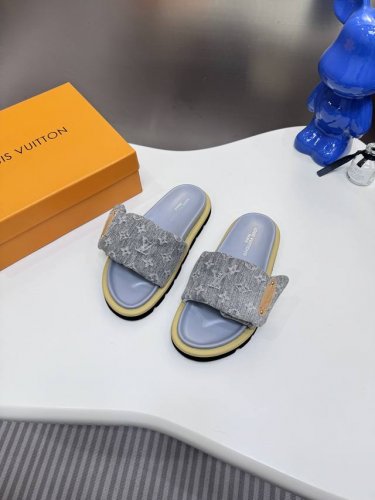 橙子出厂价p louis Vuitton 路易威登 Lv新款 魔术贴平底拖鞋 休闲凉拖 情侣款 专柜同步更新 鞋面采用独一无二的驴家独特面料 面料轻盈透气 超轻