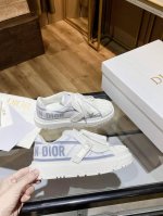 p直销 女鞋 女装 Cd家Dio*22Ss迪奥贝壳鞋字母条 反光条小白鞋板鞋运动鞋 最新特殊工艺加5D打印 这款Dio*Addict运动鞋时尚现代，别具一格。采