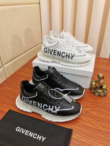 实价 Givenchy 纪梵希 高端版本 专柜同步发售鞋面 意大利进口品牌Logo印花布匹 尽显奢华，羊皮内里加上双层组合，脚感舒适，鞋底 原厂特供气垫Tup发