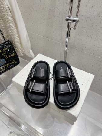 380 Alexander Mcqueen 麦昆 25Ss早春新款增高厚底拖鞋 搭配利落年轻的设计！舒适百搭的同时也具备出色的耐用性！ 融合了时尚与舒适的完美平 - 点击图像关闭
