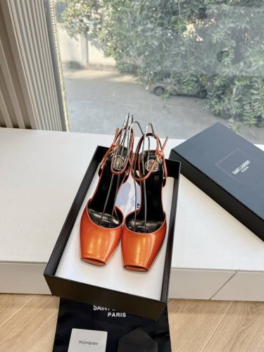 G288顶级品质Saint Laurent 圣罗兰细跟坡跟鱼嘴凉鞋Lee金属钻链条尖头高跟鞋Ysl姐姐的美丽尤物高跟鞋 又是人间圣罗兰 Rose同款的高跟鞋化很