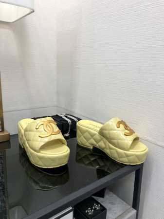 出厂价 顶级 品质 .小香2024春夏厚底坡跟拖鞋 油蜡皮鞋面 混种羊皮内里 垫脚 水台 大底原版1比1开模 Size：35-41 41定做不退换 原版包装配套 - 点击图像关闭