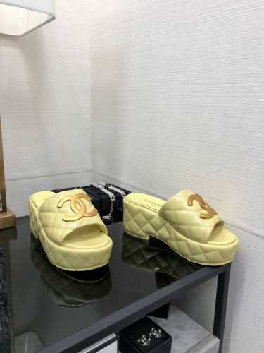 出厂价 顶级 品质 .小香2024春夏厚底坡跟拖鞋 油蜡皮鞋面 混种羊皮内里 垫脚 水台 大底原版1比1开模 Size：35-41 41定做不退换 原版包装配套