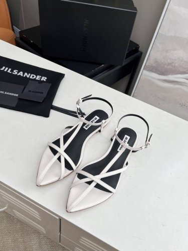 高品质出厂 平底小众潮牌网红款 Jil Sander 吉尔 桑达早春凉鞋系列！春夏最新爆款时髦平底尖头带子凉鞋 这款真的绝了 时髦到飞起 想不到有任何理由可以去