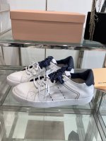350Miu Miu 缪缪 25Ss 春夏新款 小白鞋休闲运动鞋 Miumiu最新爆款 前卫大胆的设计 Miu Miu风格融于此款厚底帆布运动鞋的简约线条 别致