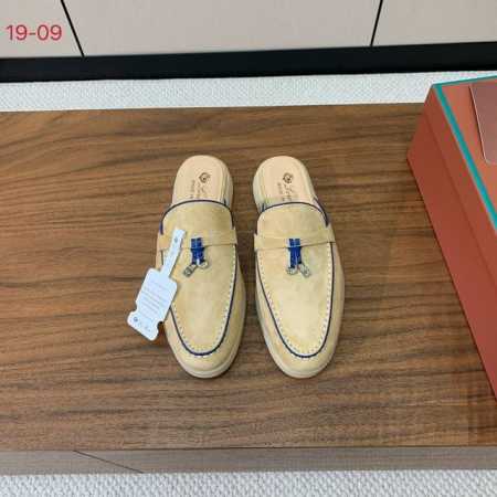 Loro Piana 锁边包头拖。意大利顶级羊绒复古优雅低调奢华。时尚性与皮料实用性同样兼具依然全网最高品质。鞋面羊京丝质柔滑。手工缝线，水染皮里，原版大底。码 - 点击图像关闭