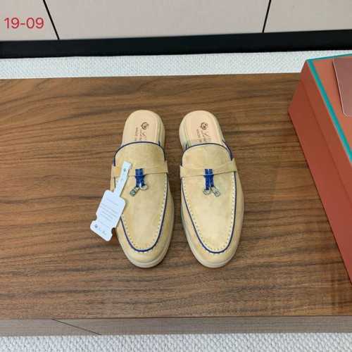 Loro Piana 锁边包头拖。意大利顶级羊绒复古优雅低调奢华。时尚性与皮料实用性同样兼具依然全网最高品质。鞋面羊京丝质柔滑。手工缝线，水染皮里，原版大底。码
