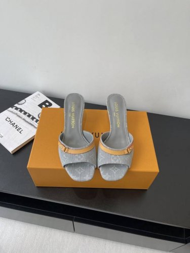 Louis Vuitton 25Ss New Arrival 春夏单宁猫跟 拖鞋 刚刚好的小猫跟 性感舒适 拉满了夏日美鞋能给的满分情绪价值 凉鞋的造型也很乖巧
