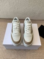 CELINE思琳赛琳 厚底 小白鞋 鞋后帮和侧面压印CELINE标志厚底面包鞋2025春夏新款 凯旋门徽标系带 简单舒服，干净利落，增高显腿细无论是单穿还是搭配