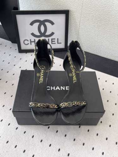 Chanel新款夏季芭蕾鞋 高品质出货 这一季的高跟鞋美得让人窒息 又不失时尚现代感 透出丝丝优雅魅力 原版进口牛油皮鞋面 混种羊皮垫脚 意大利进口真皮大底 S