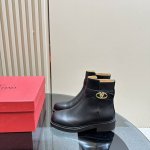 Valentin* 华伦天奴新款 秋冬百搭素面靴上新 三个款型全新的诠释方式首发！最新百搭长短靴众多明星同款！时尚度爆棚～ 鞋面： 原版定制丝绸牛皮 内里：原版