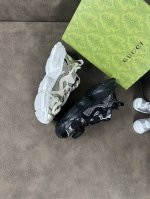 工厂价 Gucci 古奇 新款 2024新款精心打造，引爆全场！不断创新的国际品牌 此款男士潮男商务休闲皮鞋，原版版本 羊里垫脚成型橡胶大底防滑大底，透气舒适以