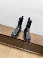 顶级版本2024小香秋冬新款双C搭扣菱格面系带短靴 本季秋冬季必备单品！！香奈儿秋冬重工爆款短靴 小红书力推款，怎么搭配都好看，时髦精必备，香奈儿女士钟爱简约又