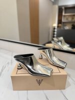 出厂 Vanda Novak来自意大利品牌 全网独家 耗时3个月研发 鞋跟独特设计酒杯 重磅系列 众多联手意大利品牌 推出高级感满分的鞋款系列 火遍Ins神仙绝