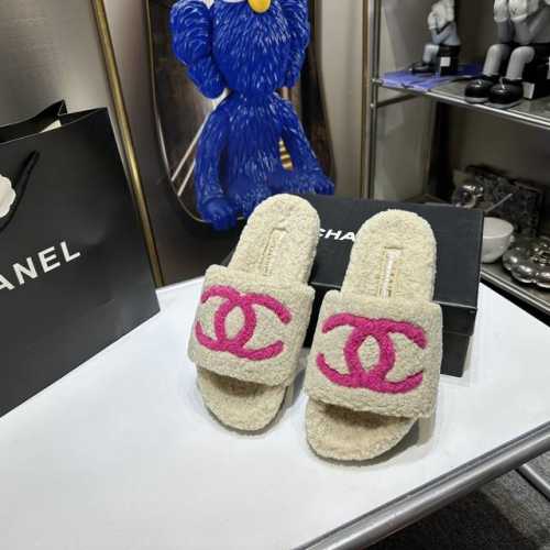 橙子出厂价 CHANEL 香奈儿 秋冬新款 双C毛毛拖鞋 秋冬宝藏时髦单品 定制加厚双层高密毛毛 纯手工缝合 穿上她可爱温暖大牌感面面俱到 经典中的经典 材质：