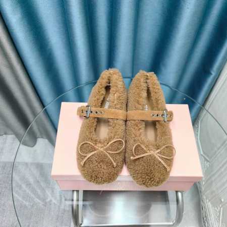 高端品质muumuu 2024今年秋冬最火羊毛单鞋豆豆鞋爆款来袭 顶级 品质、完美细节、市场最高版本、你值 拥 原版高密度防滑加厚发泡底 橡胶 进口皮毛一体羊羔 - 点击图像关闭
