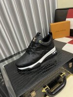 出厂价Pp： Louls Vultton 路易威登～独特现休闲风。Lv专柜代购休闲鞋 男士 专柜同步发售，意大利进口品牌精选头层意大利牛皮。羊皮内里 拒绝脱色磨