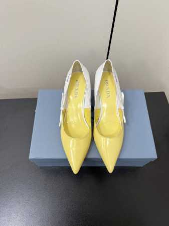 Prada 25ss 早春新款绝美尖头跟鞋 时尚界久违的极简之美经典时尚配色 毫不费力的优雅风来袭 时髦 精致 绝美 包头尖头 开边珠外穿时尚气质简约新款日常拖 - 点击图像关闭